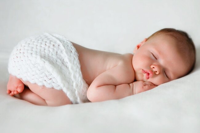 Babyduft weckt bei Frauen aggressiven Beschützerinstinkt - Wenn es der Anblick nicht sowieso schon tut, so weckt spätestens der Geruch eines Babys bei Frauen Beschützerinstinkte und stimmt Männer friedfertig. 