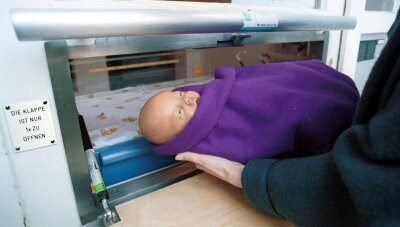 Babyklappe kommt ans Klinikum - 
              <p class="artikelinhalt">Eine Babyklappe wie auf diesem Bild soll am Helios-Vogtlandklinikum installiert werden. </p>
            
