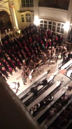 Bachs Weihnachtsoratorium auf dem Saxofon: Der Meister wäre begeistert gewesen - Weiterer Vorteil der schlanken Instrumentalbesetzung in der Zschopauer Martinskirche: Der Chor hatte mehr Platz.  