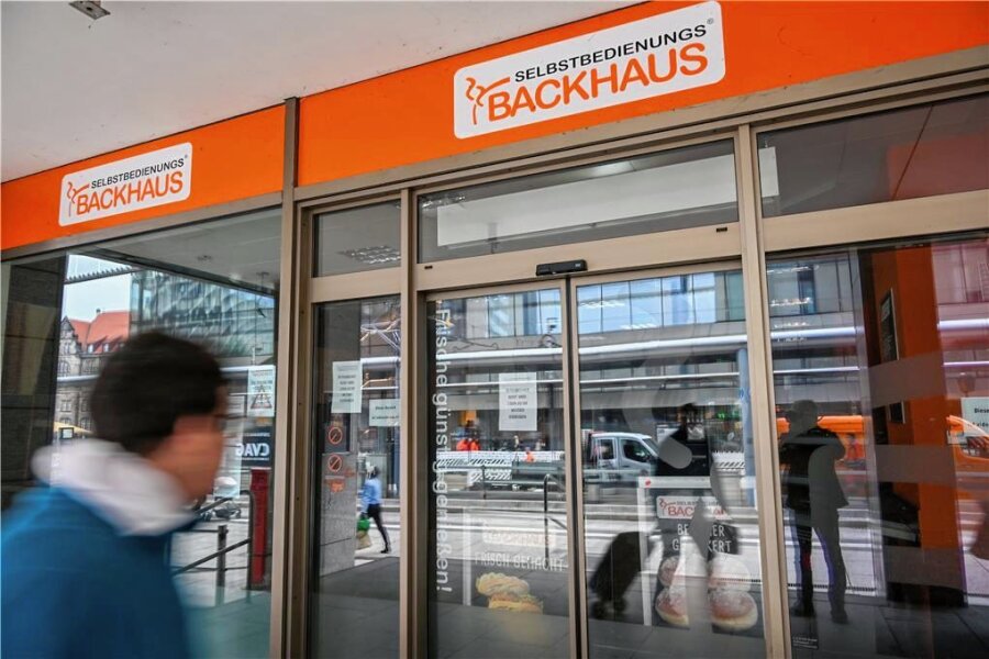 "Backhaus" an der Chemnitzer Zentralhaltestelle bleibt geschlossen - Der Selbstbedienungs-Bäcker an der Zentralhaltestelle hat schon länger geschlossen. Nun gibt es für die Kunden keine gute Nachricht. 