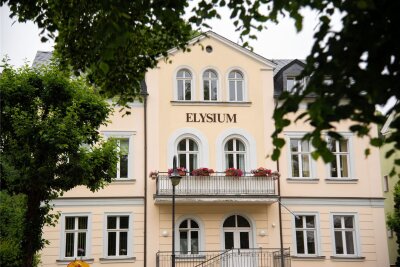 Bad Elster: Historische Gebäudebezeichnungen sind jetzt geschützt - Ein Beispiel von vielen: Das Haus Elysium an der Johann-Christoph-Hilf-Straße.