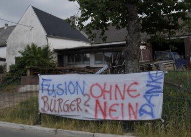 Bad Schlemaer malen für Bürgerbefragung - Protest vor dem Rathaus geplant - Plakate werben in Wildbach für einen Bürgerentscheid.