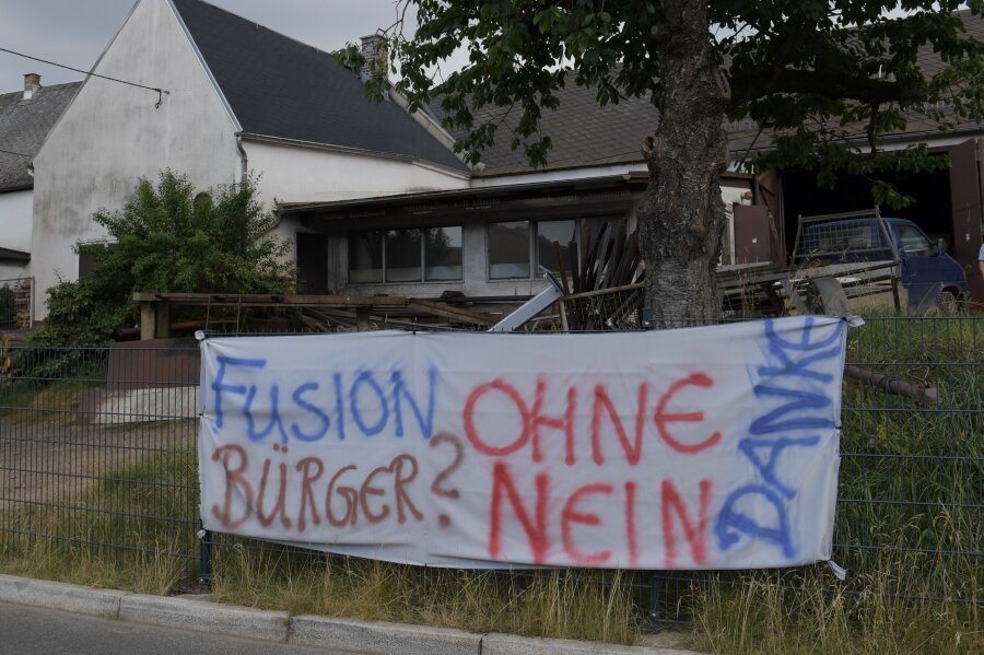 Bad Schlemaer malen für Bürgerbefragung - Protest vor dem Rathaus geplant - Plakate werben in Wildbach für einen Bürgerentscheid.