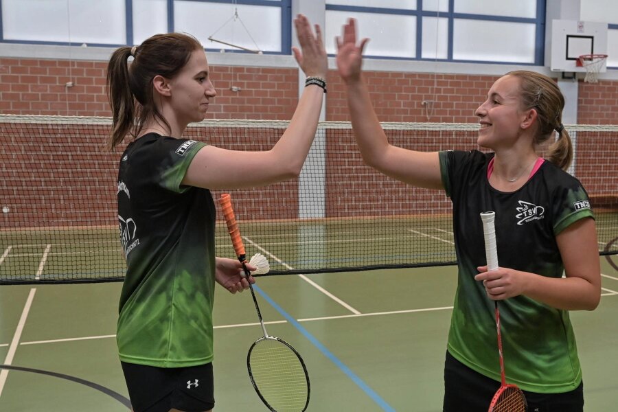Badminton: Niederwürschnitzer gehen mit Selbstvertrauen ins Ostderby - Geballte Frauenpower: Annika Hofmann (links) und Annika Schreiber wollen auch am Samstag gegen die DHfK jubeln.