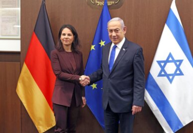 Baerbock bei Krisengesprächen: Besonnenheit gegenüber Iran - Außenministerin Annalena Baerbock ist angesichts der angespannten Lage erneut zu Israels Premierminister Benjamin Netanjahu gereist.