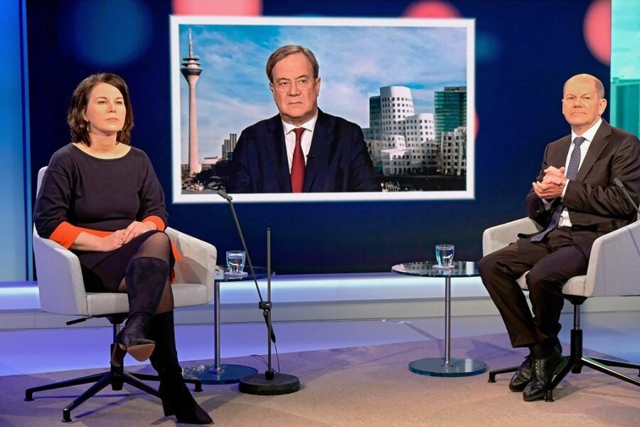 Ernste Gesichter beim TV-Dreikampf: Annalena Baerbock (Grüne), der per Video zugeschaltete Armin Laschet (CDU) und Olaf Scholz (SPD) wollen die EU "weltpolitikfähig" machen. 