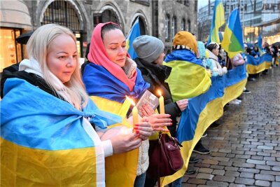 Baerbock und Klitschko in Chemnitz: Menschenkette soll Zeichen der Solidarität setzen - In Chemnitz leben mehrere Tausend Ukrainerinnen und Ukrainer. Sie schätzen die Solidarität der Menschen hier.
