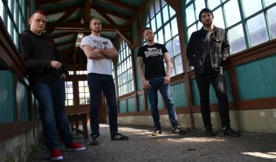 Bärensteiner zeigen mit Punkrock klare Kante gegen rechts - Gitarrist Möörcy, Sänger Mimsy, Schlagzeuger und Sänger Flo sowie Bassist und Sänger Peter (von links) sind Endstation Chaos. 