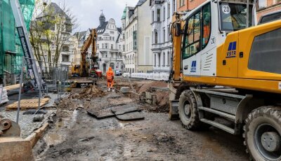 Bagger gräbt an Blum-Straße - 