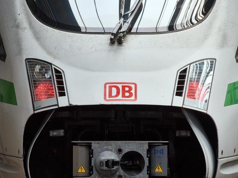 Bahn senkt Fahrpreise im Fernverkehr am 1. Juli -  
          Die Deutsche Bahn gibt die Mehrwertsteuersenkung ab 1. Juli an die Kunden weiter.