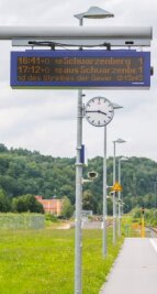 Bahn-Streik: Auch Züge nach Annaberg sind ausgefallen - Länger warten auf den Zug, hieß es am Mittwoch auch am Auer Bahn-hof. Die Fahrgastanzeige informierte über streikbedingte Ausfälle. 