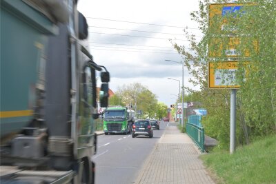 Bahnbrücke in Freiberg bekommt eine Kur - Hohes Verkehrsaufkommen täglich: Die Bahnbrücke an der Frauensteiner Straße wird instand gesetzt.