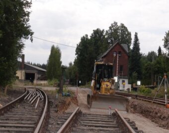 Bahnfahrt ins Tschechische nur mit Hindernissen möglich - Der Bahnhof Voigtsgrün wird umgestaltet. Nicht mehr benötigte Weichen und Gleise werden abgebaut. 