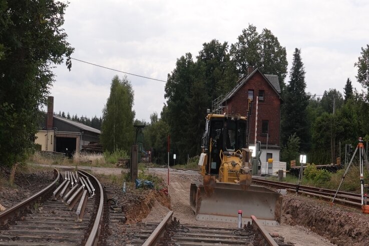 Der Bahnhof Voigtsgrün wird umgestaltet. Nicht mehr benötigte Weichen und Gleise werden abgebaut. 