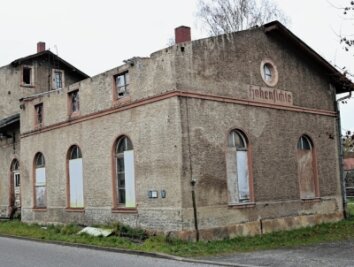 Bahnhof Hohenfichte jetzt Fall für die Justiz - Der ehemalige Bahnhof Hohenfichte verfällt immer mehr. 