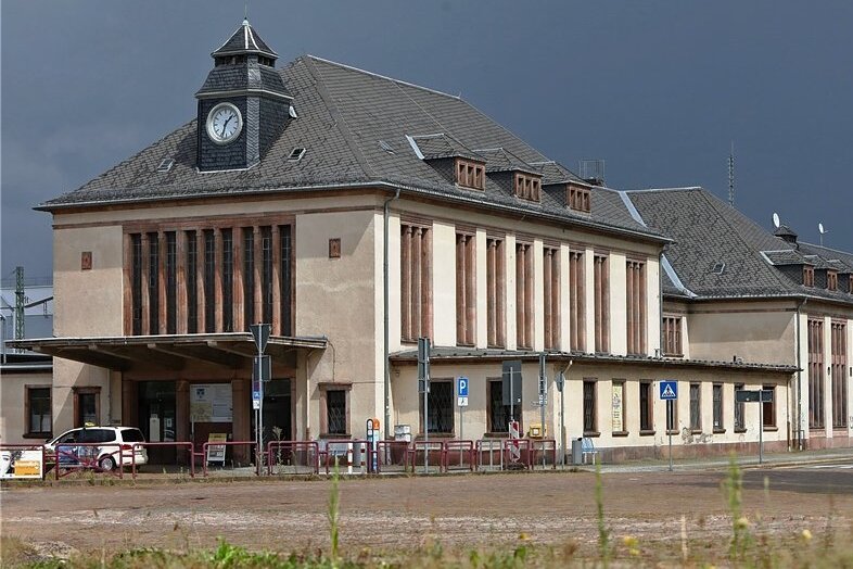 Das Glauchauer Bahnhofsgebäude wird ab dem 4. Quartal videoüberwacht.