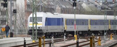 Bahnstrecke Leipzig-Chemnitz nach Fahrzeugschaden gesperrt - 