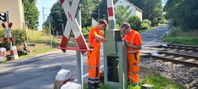 Bahnübergang defekt: Störung im Bahnverkehr zwischen Chemnitz und Dresden behoben - 