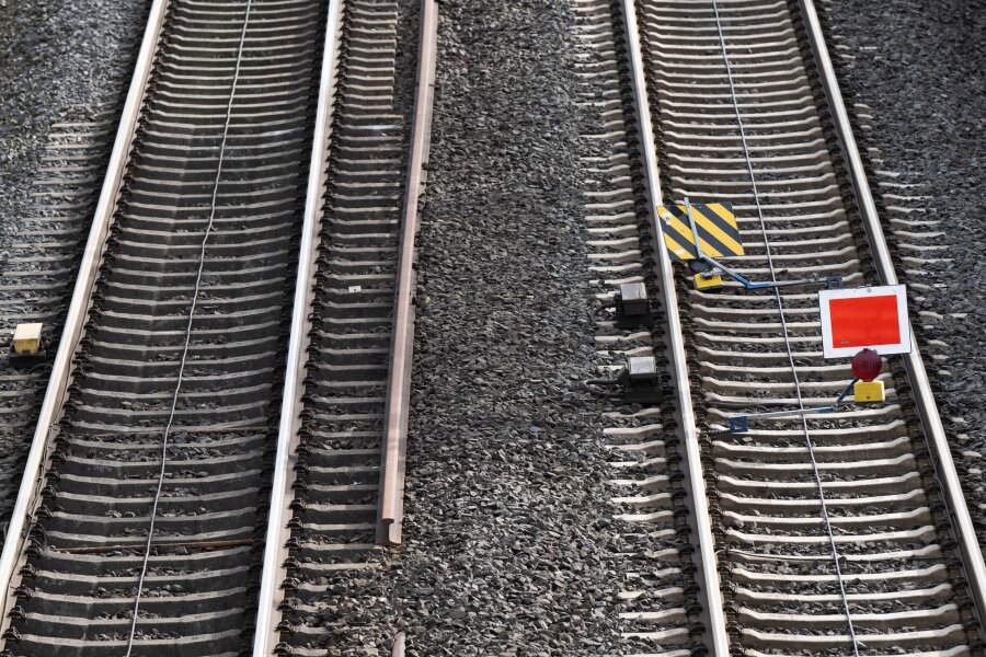 Bahnunternehmen klagen gegen höhere Schienennutzungsgebühren - Die neue DB-Gesellschaft InfraGo hat kürzlich angekündigt, für 2024 und 2025 die Trassengebühren um durchschnittlich rund sechs Prozent anzuheben.
