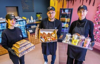 Bald Croissant-Waffeln zum Mitnehmen - Arijana (l), Astrit und Dafina Isufi öffnen am 16. Januar im Auer Stadtzentrum einen Croffle-Shop. 