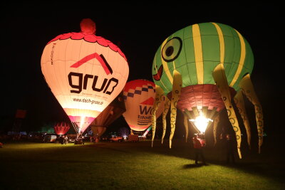 Ballons glühen im Chemnitzer Küchwald - 
