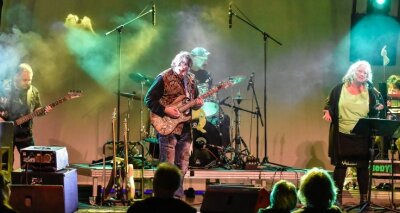 Bands rocken für Frieden - Die Band Aphodyl aus Zossen bei Berlin gastiert bei "Prog für den Weltfrieden" zum zweiten Mal in diesem Jahr in Reichenbach. 