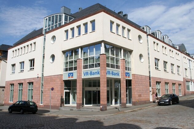 Bank ist flexibel wie die Kunden - Die Volksbank Raiffeisenbank Glauchau eG hat neben dem Hauptsitz in Glauchau (Foto) Filialen in Meerane, Lichtenstein, Hohenstein-Ernstthal, Falken, Waldenburg und Oberwiera.