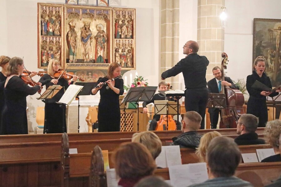 Barockorchester spielt in der St. Laurentiuskirche - 