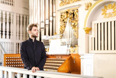 Bastian Uhlig spielt Bartók in der Marienkirche Gersdorf - Der Musiker Bastian Uhlig ist am Samstag an der Jehmlich-Orgel der Gersdorfer Marienkirche zu erleben.