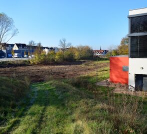 Bau des Kunstrasenplatzes kann starten - Auf der Freifläche zwischen Aldi-Parkplatz und Sportforum in Frankenberg entsteht ein neuer Kunstrasenplatz. 