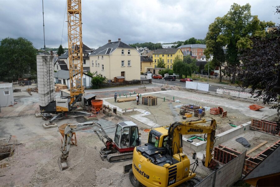 Bauarbeiten an Großprojekt in Ellefeld werden fortgesetzt: Warum der Bau sechs Wochen pausierte - Mitte 2023 begannen die Arbeiten am Rohbau. Nach der witterungsbedingten Pause geht es ab Montag weiter.
