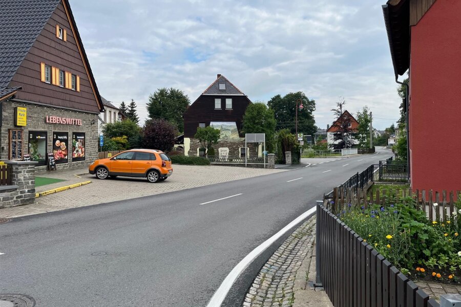 Bauarbeiten an Ortsdurchfahrt in Crottendorf sollen Mitte Juli starten - Die Annaberger Straße in Crottendorf soll ab Mitte Juli in einem Teil nahe der Hofmannkreuzung gesperrt werden.
