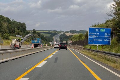 Bauarbeiten an Triebtalbrücke: Auf A72 im Vogtland geht es derzeit eng zu - Zwischen Treuen und Plauen-Ost geht es auf der A 72 derzeit eng zu. 