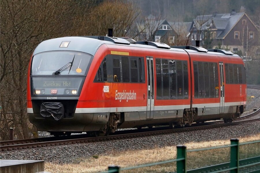 Bauarbeiten auf Bahnstrecke zwischen Zwickau und Aue: Fünf Wochen lang Busse statt Zügen - 