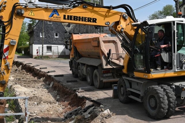 Bauarbeiten gehen an der Dorfstraße in Frankenau voran 