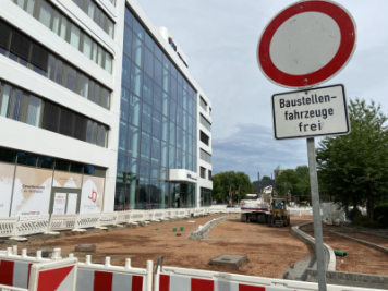 Die Baustelle am Johannisplatz bleibt doch länger bestehen.