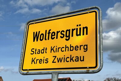 Bauarbeiten in Kirchberg enden nach fast drei Jahren: Baustelle auf Ortsdurchfahrt Wolfersgrün ist fertig - Die Bauarbeiten an der Dorfstraße sind abgeschlossen, die Ortsdurchfahrt Wolfersgrün wieder frei.