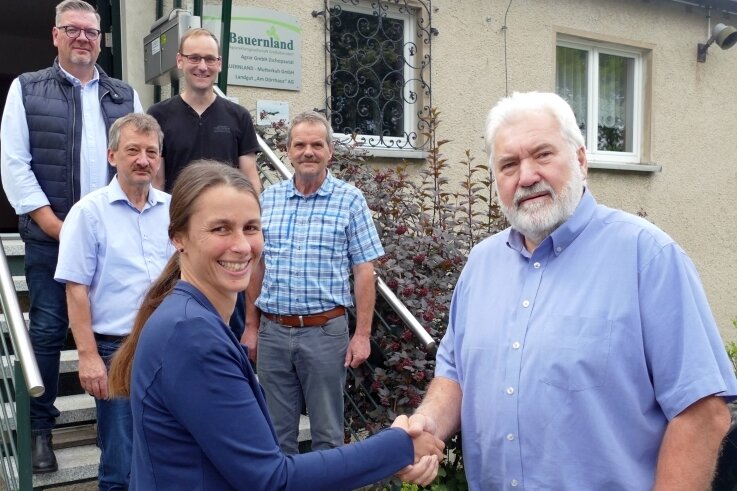 Bauernland-AG setzt auf eine starke Frau - Kay Weißbach, Matthias Bilz (hinten von links), Jens Beyer (Mitte links) und Diana Koban bilden den neuen Vorstand der Bauernland-AG Großolbersdorf. Frank Bilz (Mitte rechts) und Matthias Espig schieden aus. 