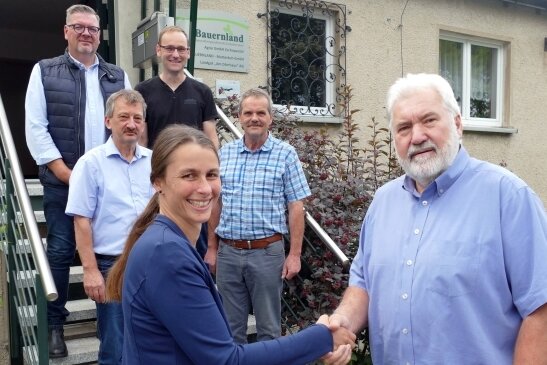 Kay Weißbach, Matthias Bilz (hinten von links), Jens Beyer (Mitte links) und Diana Koban bilden den neuen Vorstand der Bauernland-AG Großolbersdorf. Frank Bilz (Mitte rechts) und Matthias Espig schieden aus. 