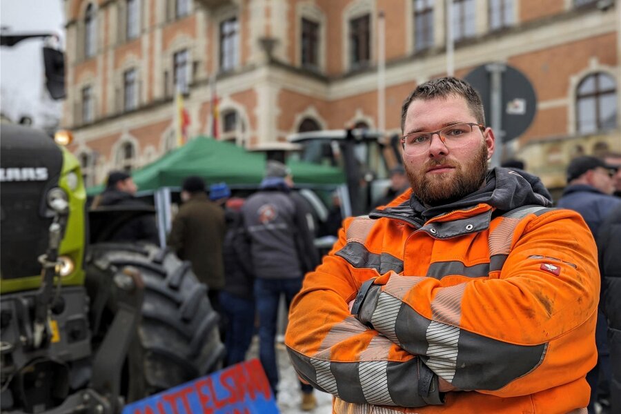 Bauernprotest im Erzgebirge: Warum immer mehr Handwerker dazustoßen - Tobias Möckel arbeitet im landwirtschaftlichen Familienbetrieb. Er berichtet, wofür er protestiert - es geht nicht nur um Subventionen.