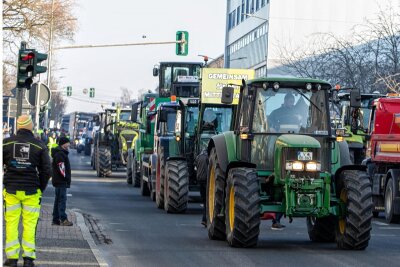 Bauernproteste im Vogtland werden am Mittwoch fortgesetzt: 800 Fahrzeuge bei Sternfahrt nach Plauen erwartet - was konkret geplant ist - Wie vor drei Wochen werden am Mittwoch Landwirte und Mittelständler mit ihren Fahrzeugen nach Plauen kommen.