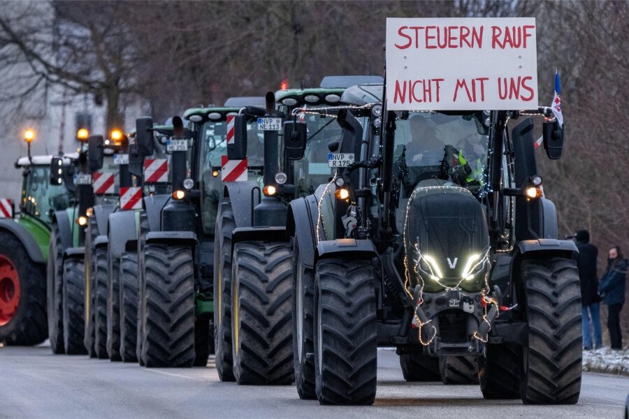 Bauernproteste in Mittelsachsen: Bislang friedlich trotz versuchter rechter Parolen in Freiberg und Hartha - Seit Montag läuft die Protestwoche der Bauern in Deutschland.