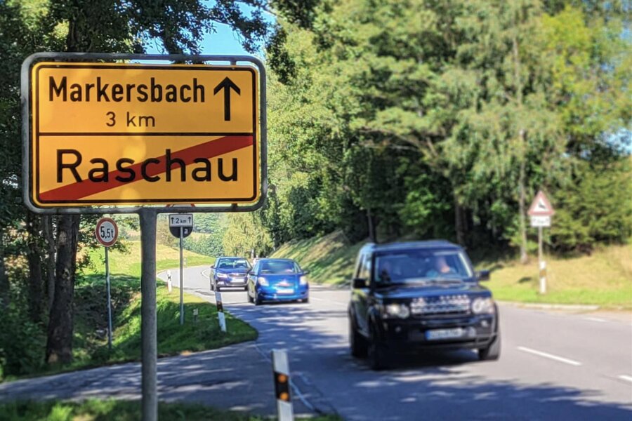 Baufirma erneuert Fahrbahn: B 101 zwischen Raschau und Markersbach ab 11. September zwei Wochen gesperrt - Vom 11. bis 23. September ist die B 101 zwischen Raschau und Markersbach wegen Straßenbauarbeiten gesperrt.