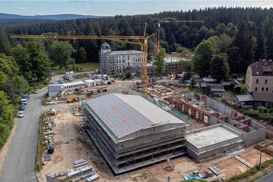 Rund 25 Millionen Euro stellt der Freistaat Sachsen für das Projekt im Vogtland zur Verfügung. Das Bild zeigt den Baustand im vergangenen August. Probleme mit zwei Auftragnehmern sorgen nun für eine Verzögerung der Fertigstellung um etwa ein halbes Jahr.