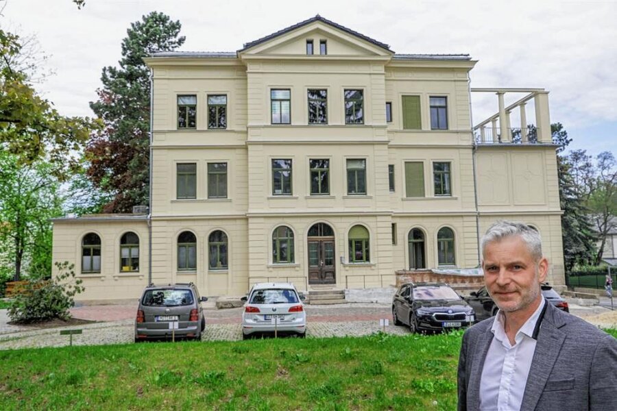 Bauherr steckt viel Geld in Glauchauer Problem-Villa - Harald Weigel hat diese markante Villa an der Wettiner Straße/Ecke Martinistraße aufwendig saniert.