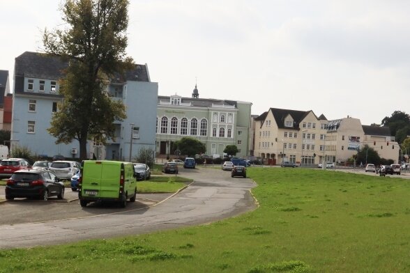 Bauprojekt startet: Weitere Parkplätze für Crimmitschau - Bis Jahresende soll der Umbau der Abrissfläche fertig sein. 