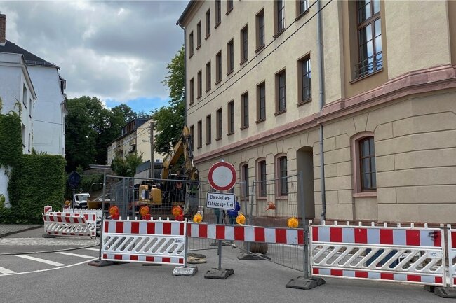 Baustart an der Glauchauer Agricolastraße - Der untere Teil der Agricolastraße in Glauchau ist wegen der Bauarbeiten derzeit voll gesperrt. 