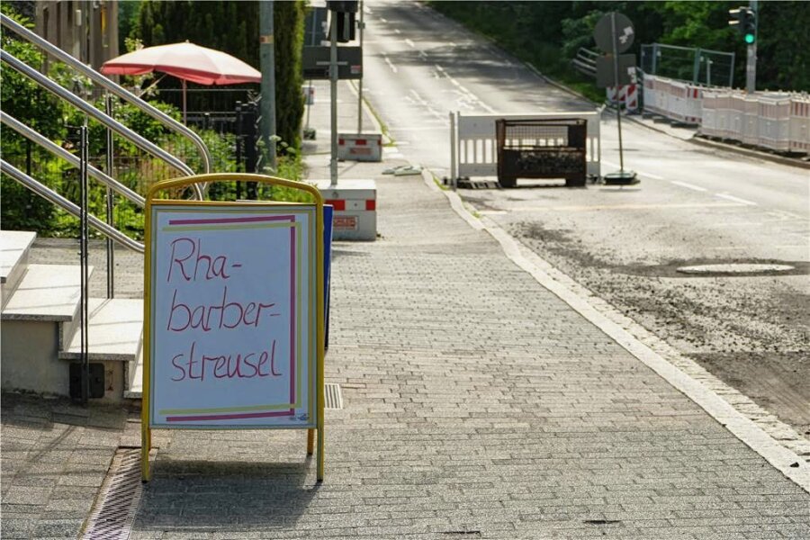 Baustelle B 173 in Flöha: Dürfen Unternehmen Verkehrshinweise aufstellen? - Ein Unternehmen, das zurzeit von den Bauarbeiten an der B 173 betroffen ist: die Bäckerei Kurt Härtig. 