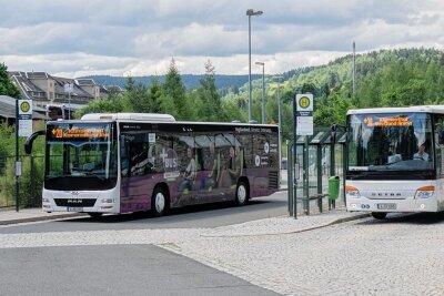 Baustellen behindern Busverkehr in Klingenthal und Zwota beträchtlich - Für die Linienführung des Busverkehrs stellen die Sperrungen der B 283 in Klingenthal und Zwota ein großes Problem dar. 