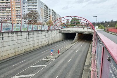 Baustellen in Zwickau: Diese Straßen sind gesperrt - Reinigungsarbeiten im B-93-Tunnel im Stadtgebiet sorgen ab Montag für Behinderungen.